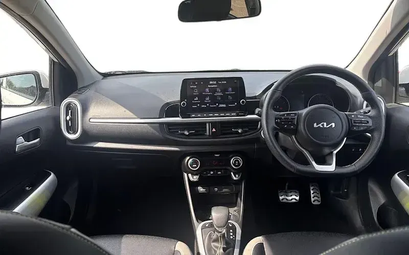 Used Kia Picanto X-Line 67 HP (49 kW) 2023 White Hatchback