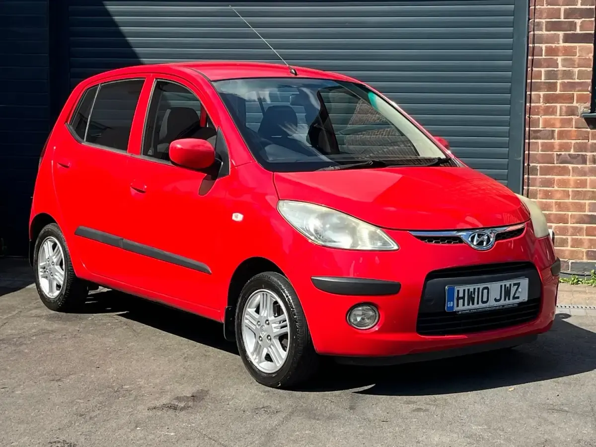 Used Hyundai i10 Comfort 77 HP (56 kW) 2010 Red Hatchback