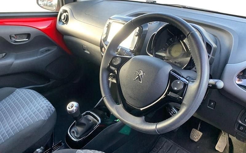 Used Peugeot 108 Allure 72 HP (52 kW) 2021 Red Hatchback