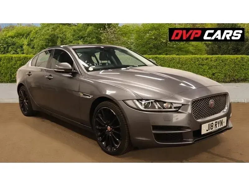 Begagnad Jaguar XE Portfolio 240 HK (176 kW) 2017 Grå Sedan