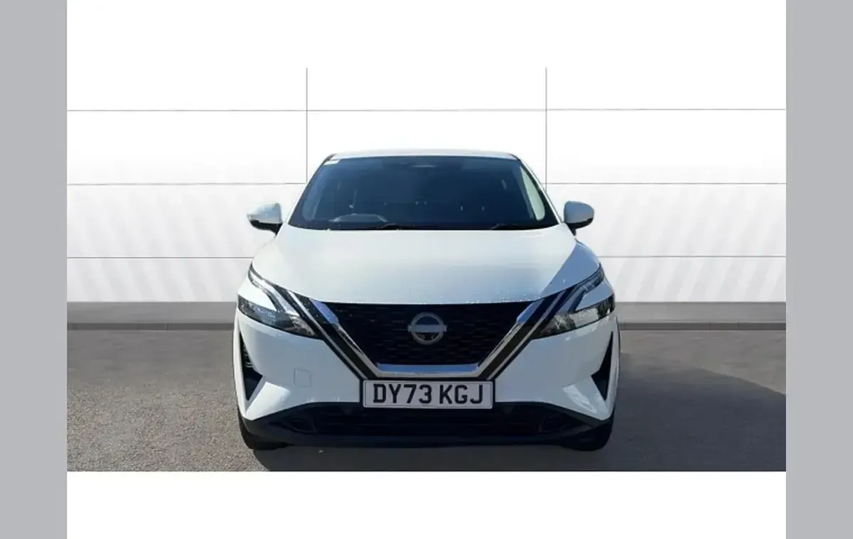 Used Nissan Qashqai Acenta Premium 158 HP (116 kW) 2023 White SUV