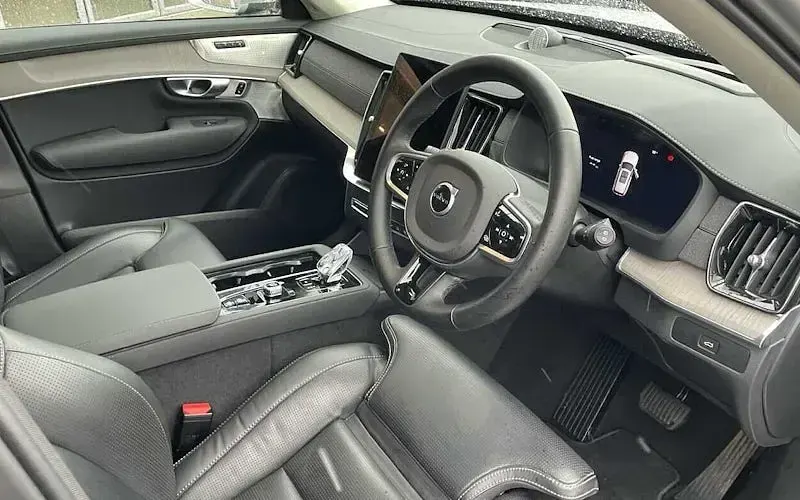 Used Volvo XC90 Ultra 250 HP (183 kW) 2025 Silver SUV