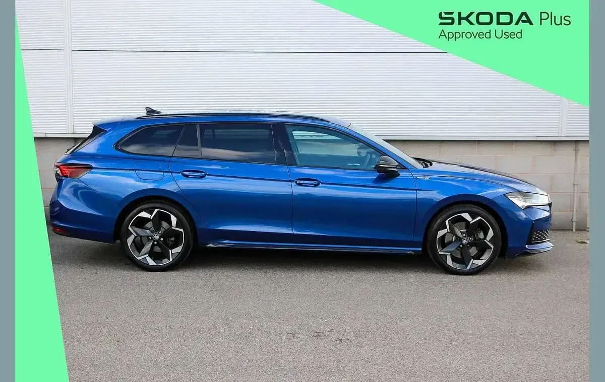 Used Skoda Superb SportLine 190 HP (139 kW) 2025 Cobalt blue metallic Estate