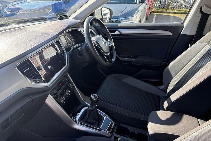 Used VW T-Roc Active 110 HP (80 kW) 2021 White SUV