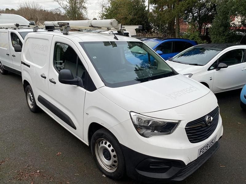 Used Vauxhall Combo Edition 100 HP (73 kW) 2019 White Van