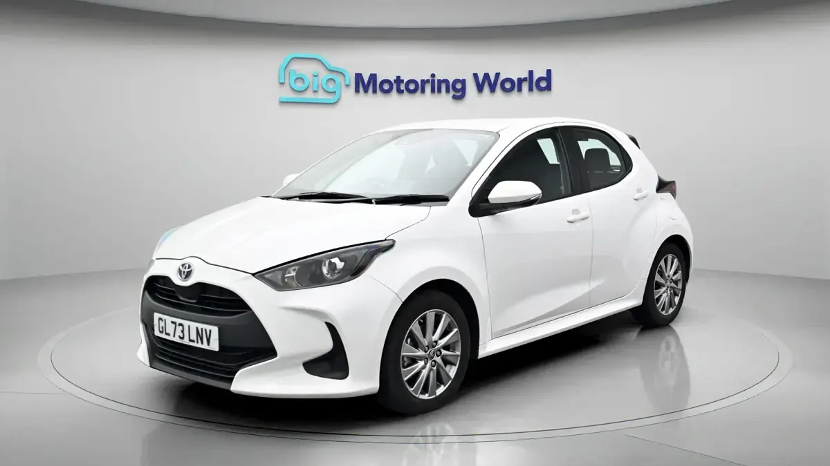Used Toyota Yaris 116 HP (85 kW) 2023 White Hatchback