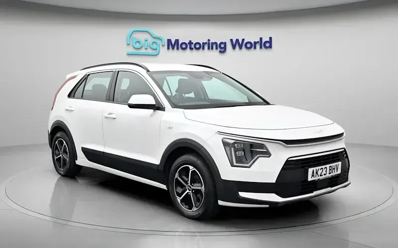 Gebraucht Kia Niro 141 PS (103 kW) 2023 Weiß SUV