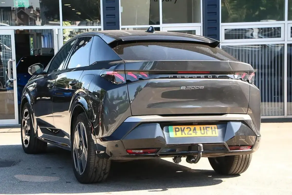 Used Peugeot e-3008 GT 152 kW (207 HP) 2024 Grey SUV