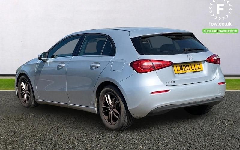 Usado Mercedes A180 SE 136 HP (100 kW) 2020 Prateado Citadino