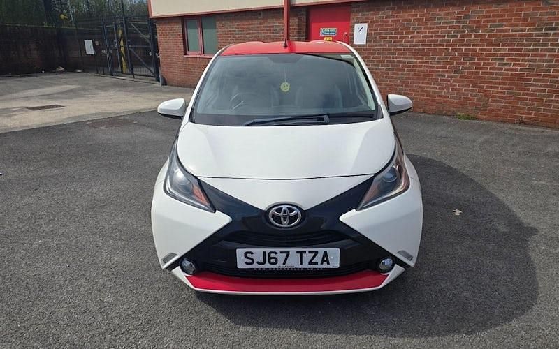 Used Toyota Aygo x-press 69 HP (50 kW) 2017 White Hatchback