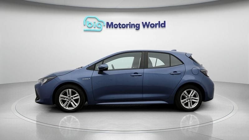 Used Toyota Corolla 122 HP (89 kW) 2021 Blue Hatchback