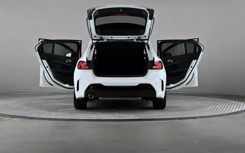 Used BMW 118 M Sport 140 HP (102 kW) 2020 White Hatchback