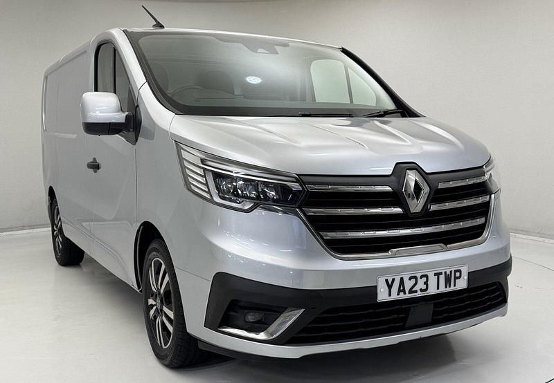 Used Renault Trafic 150 HP (110 kW) 2023 Grey  MPV