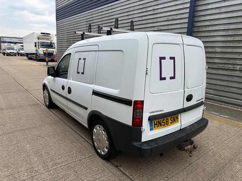 Usado Vauxhall Combo 75 HP (55 kW) 2008 Branco Monovolume