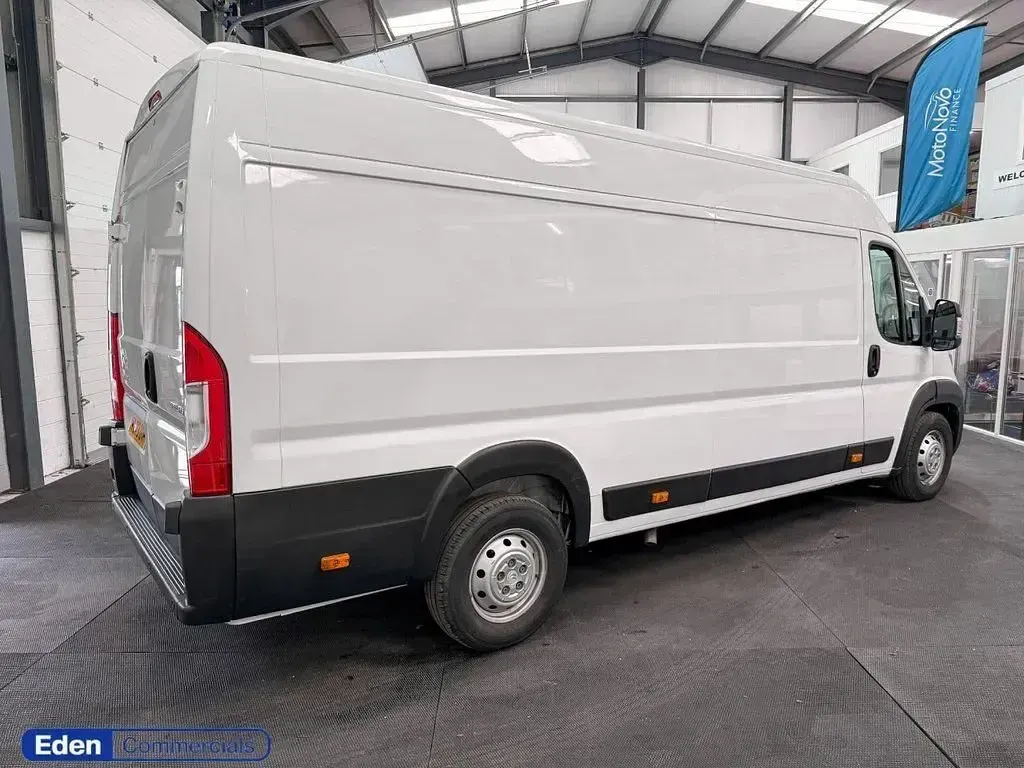 Used Citroën Relay 140 HP (102 kW) 2023 White Van