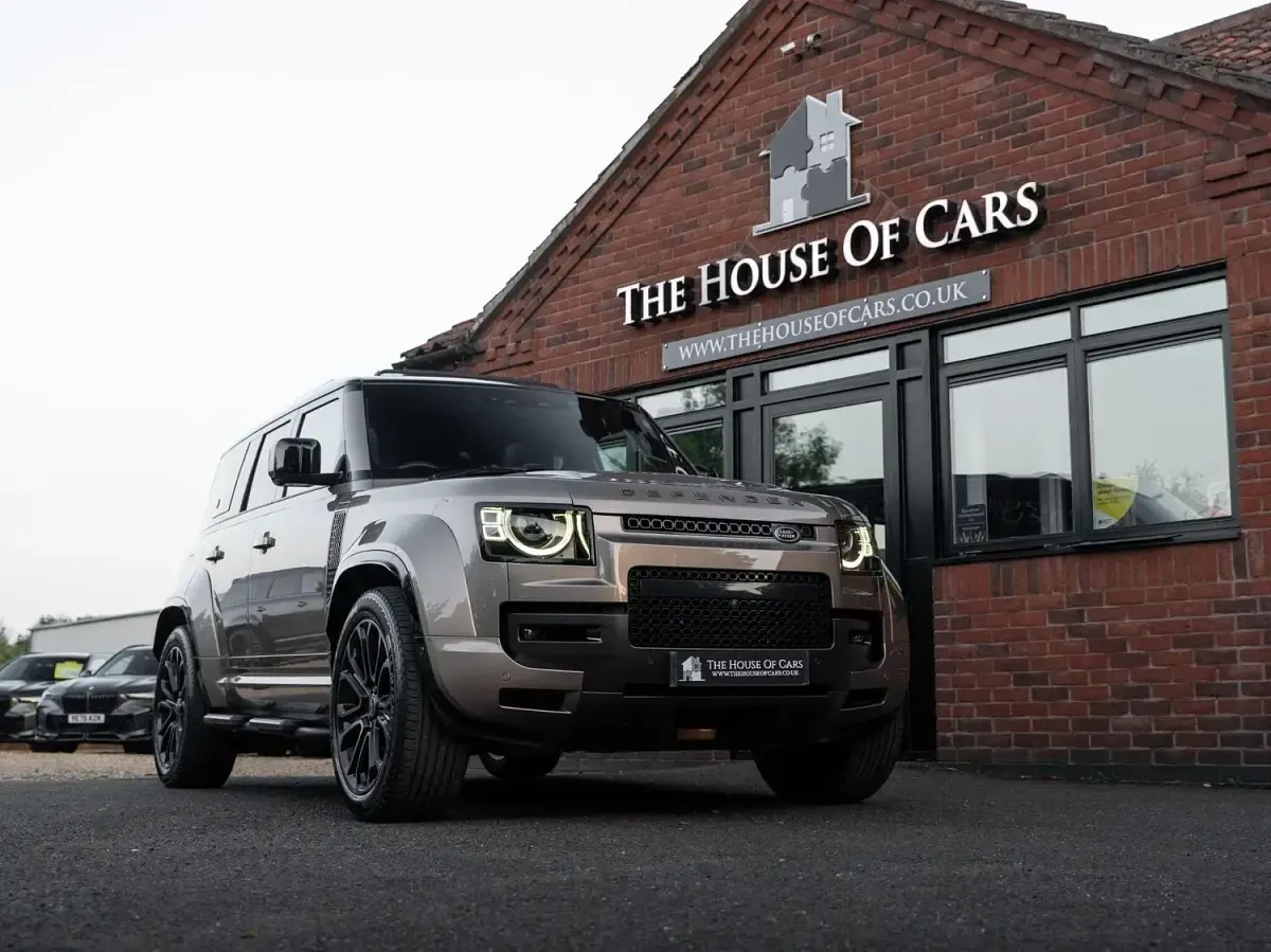 Used Land Rover Defender S 635 HP (467 kW) 2025 Gold SUV