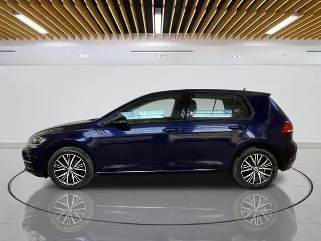 Used VW Golf VII SE 110 HP (80 kW) 2018 Blue Hatchback