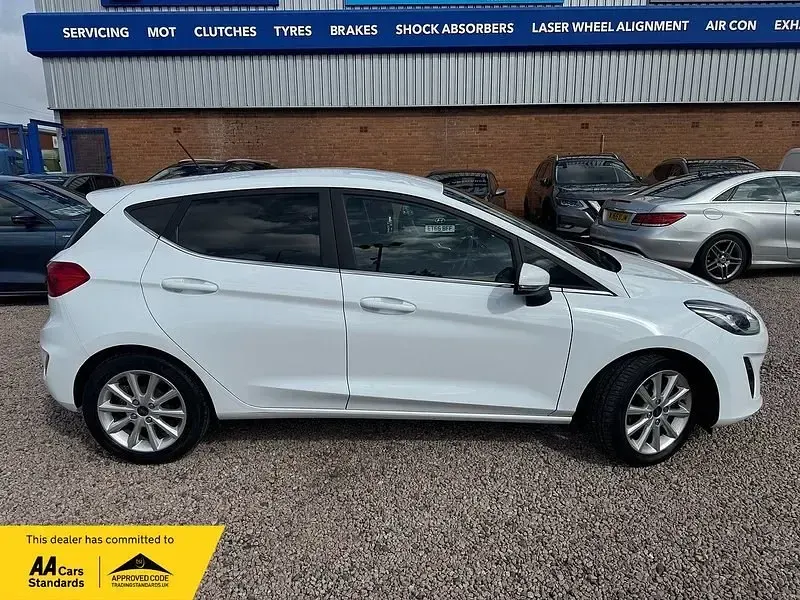 Usado Ford Fiesta Titanium 100 HP (73 kW) 2018 Branco Citadino