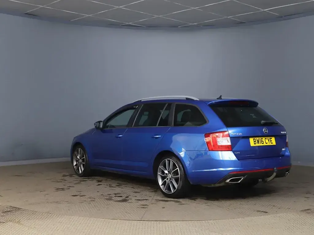 Używany Skoda Octavia vRS 184 KM (135 kW) 2016 Niebieski Kombi