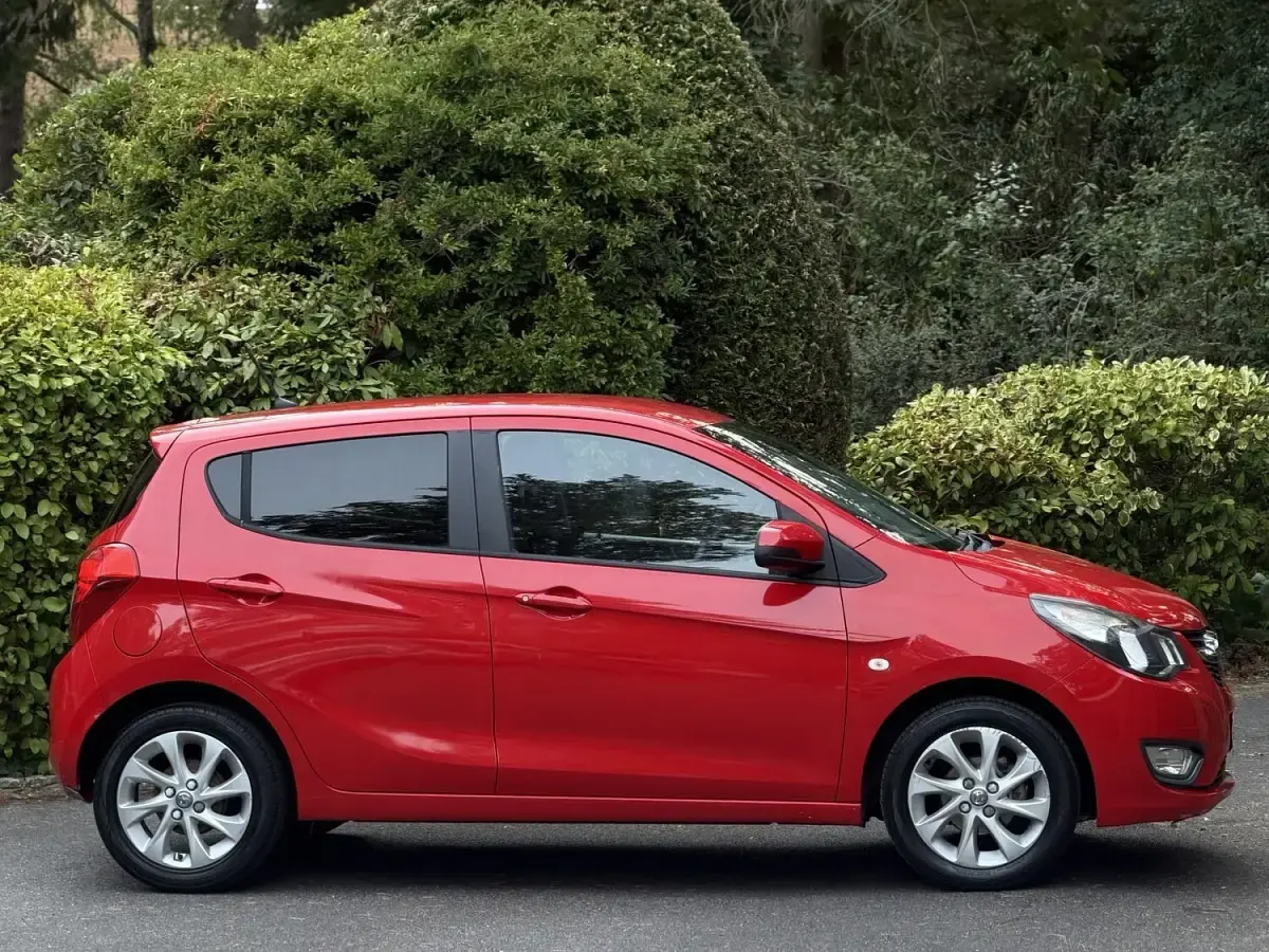 Used Vauxhall Viva 75 HP (55 kW) 2015 Red Hatchback