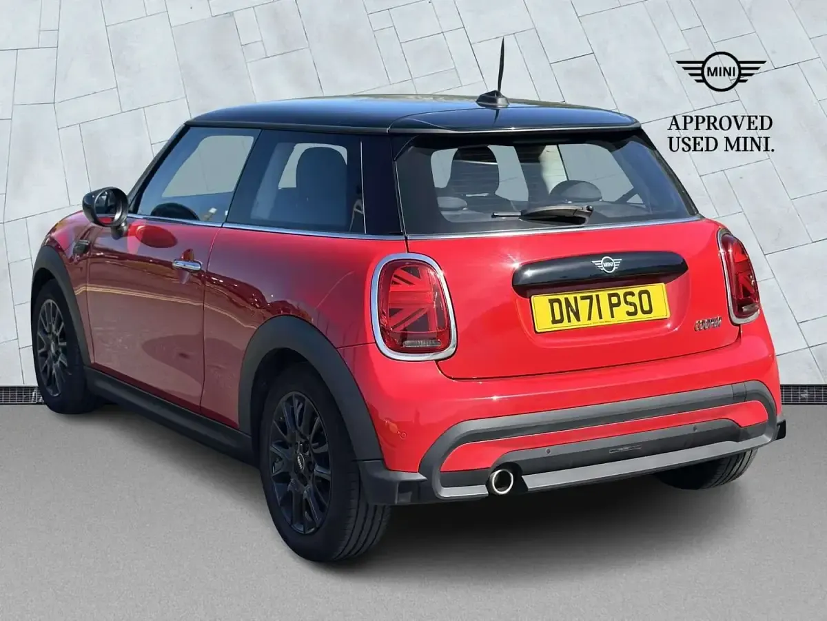Used Mini Cooper Classic 134 HP (98 kW) 2021 Red Hatchback