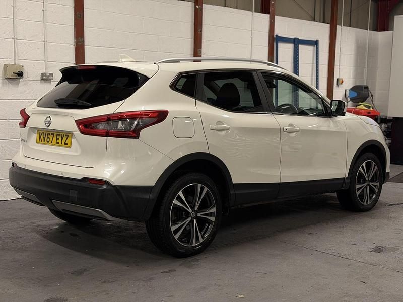 Used Nissan Qashqai N-Connecta 115 HP (84 kW) 2017 White SUV