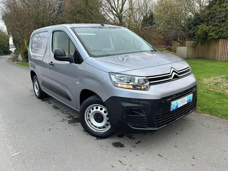 Used Citroën Berlingo 100 HP (73 kW) 2023 Grey MPV