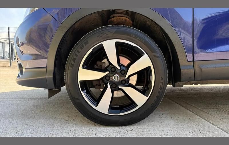 Used Nissan Qashqai N-Vision 115 HP (84 kW) 2017 Blue SUV