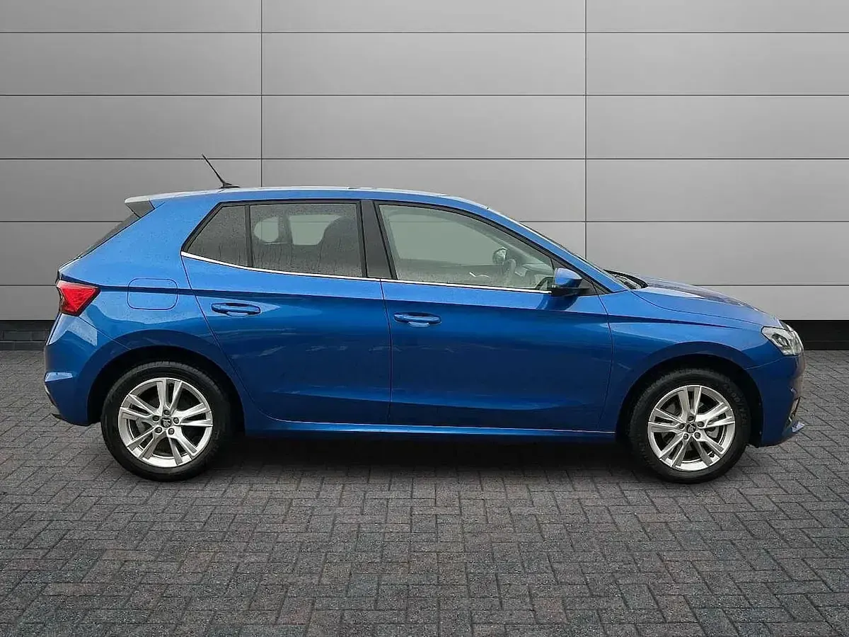 Used Skoda Fabia SE L 85 HP (62 kW) 2025 Race blue metallic Hatchback