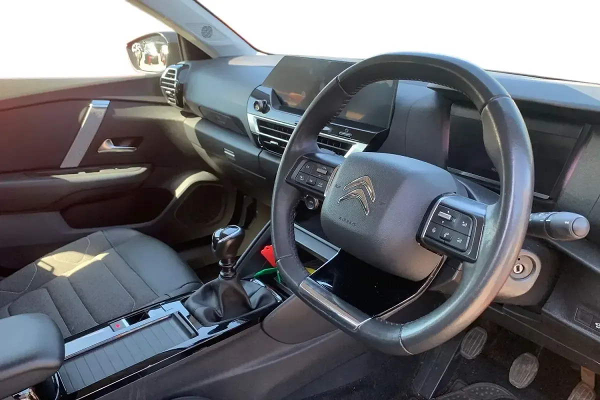 Usado Citroën C4 PureTech 2021 Castanho Citadino