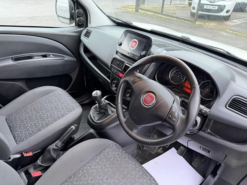 Used Fiat Doblò S 90 HP (66 kW) 2023 White MPV