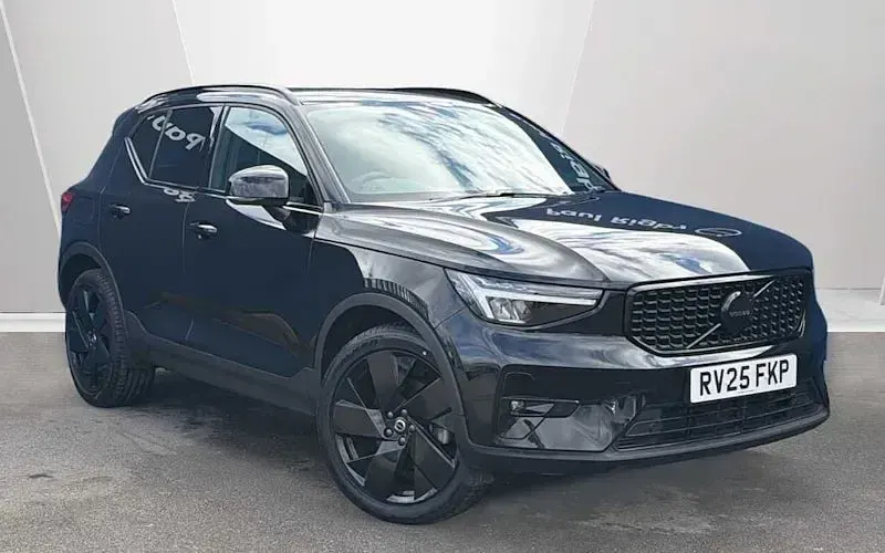 Używany Volvo XC40 Plus 163 KM (119 kW) 2025 SUV