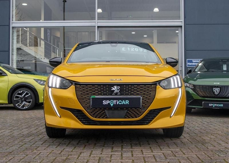 Used Peugeot e-208 Premium 98 kW (134 HP) 2021 Yellow Hatchback