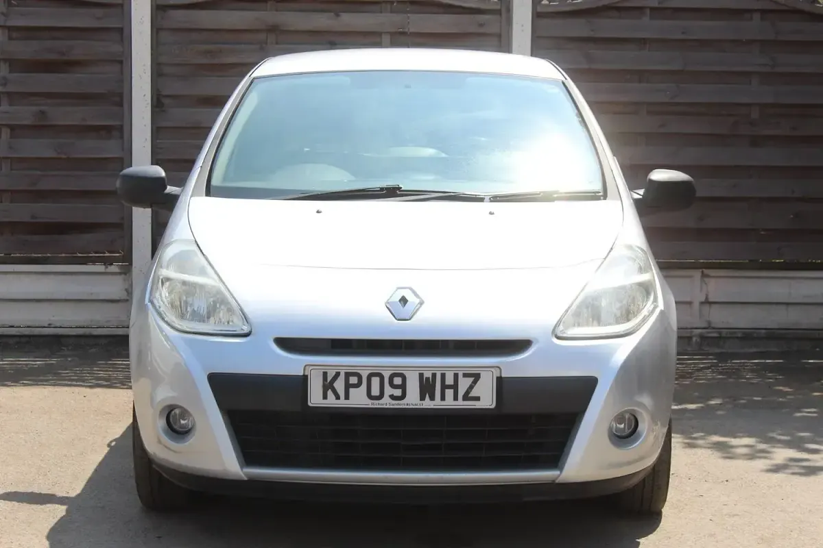 Used Renault Clio Extreme 75 HP (55 kW) 2009 Silver Hatchback