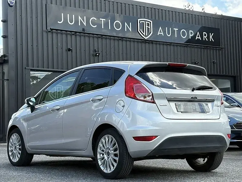Used Ford Fiesta Titanium 125 HP (91 kW) 2013 Silver Hatchback