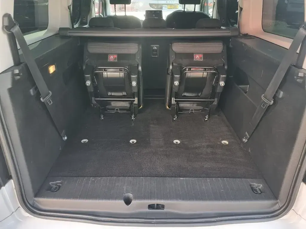 Used Vauxhall Combo Design Edition 100 kW (136 HP) 2023 White MPV