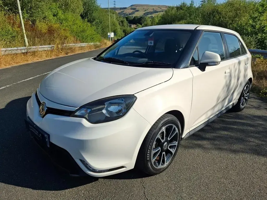 Used MG MG3 106 HP (77 kW) 2015 White Hatchback