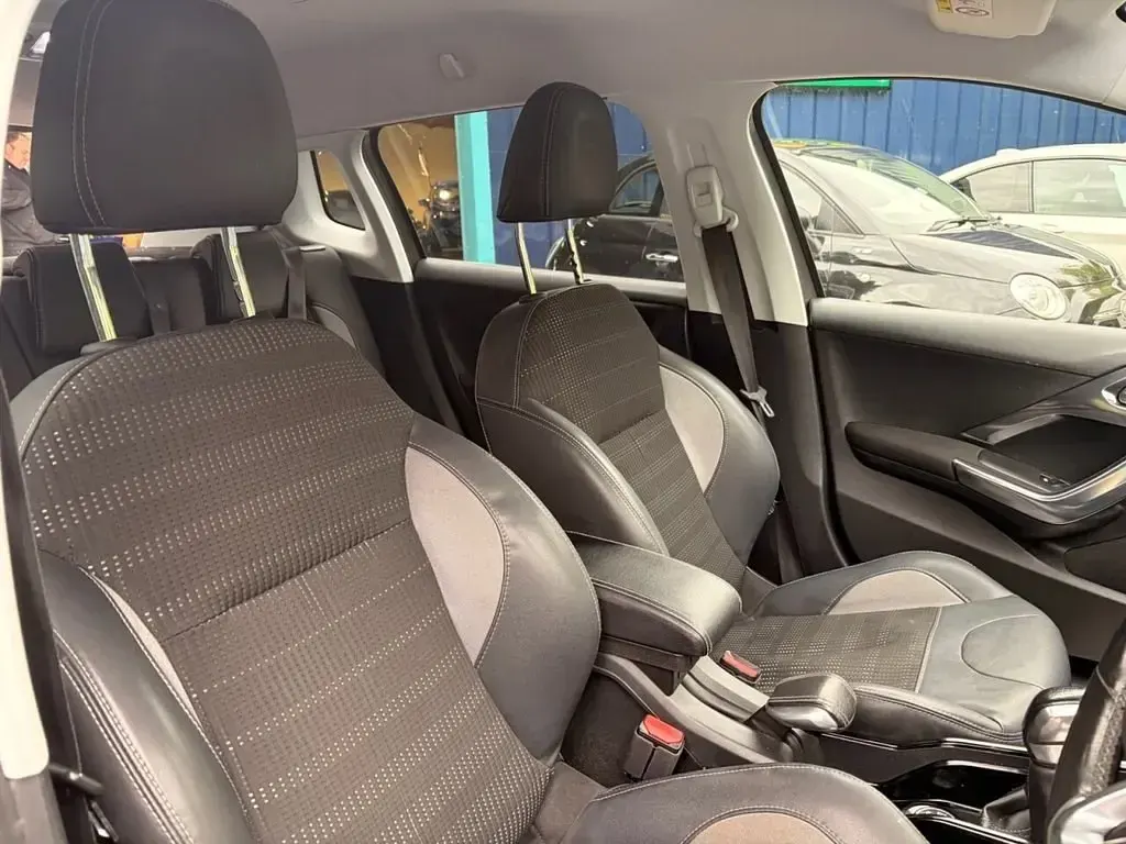 Second-hand Peugeot 2008 Allure 100 CP (73 kW) 2015 Gri SUV