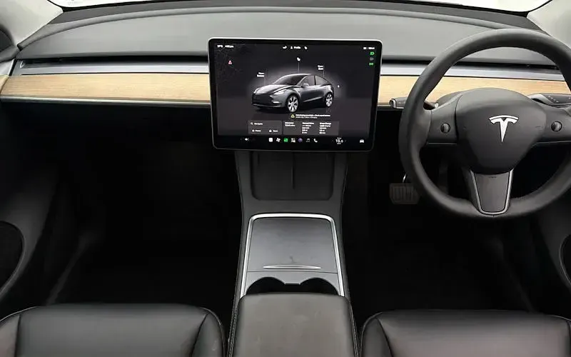 Used Tesla Model Y Standard Range 219 kW (299 HP) 2022 Grey SUV