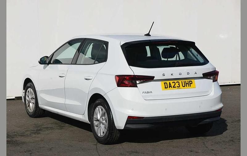 Used Skoda Fabia Comfort 79 HP (58 kW) 2023 Moon white metallic Hatchback