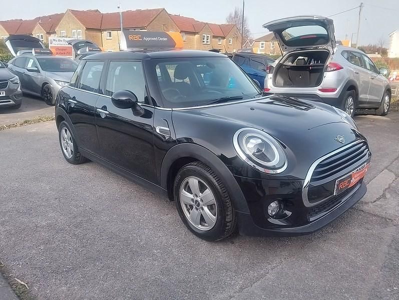 Używany Mini Cooper Hatch 2018 Czarny Hatchback
