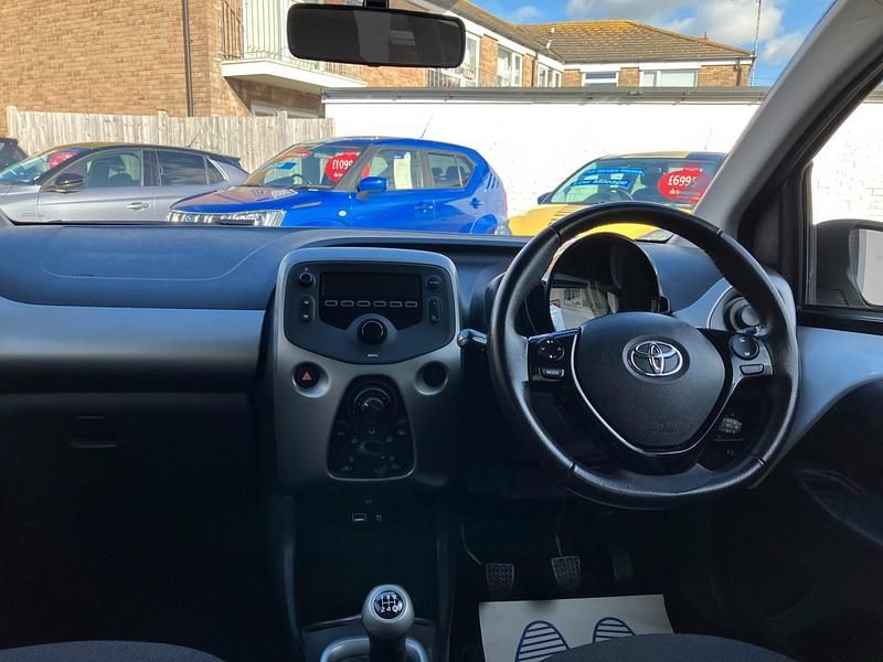 Used Toyota Aygo X-play 2015 White Hatchback