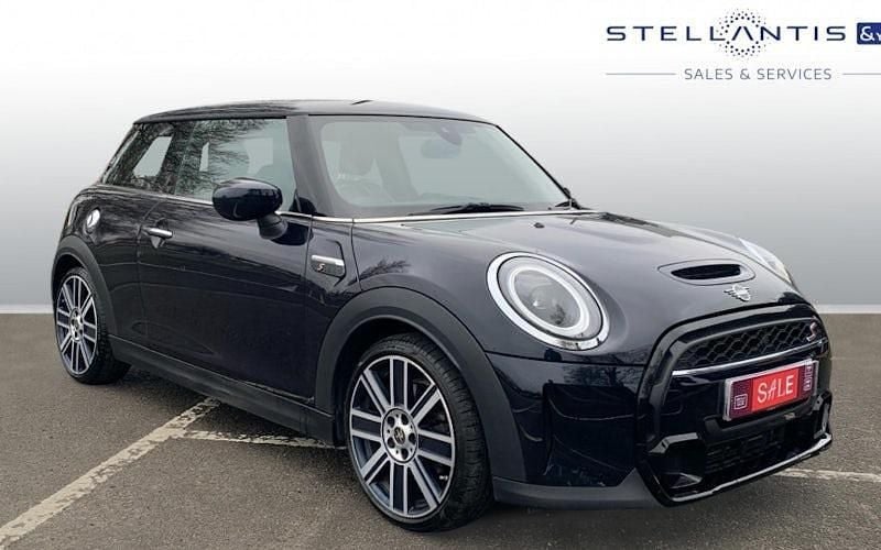 Black Used 2022 Mini Cooper S Exclusive Hatchback | £17,969 (Good price) - Image 1/4