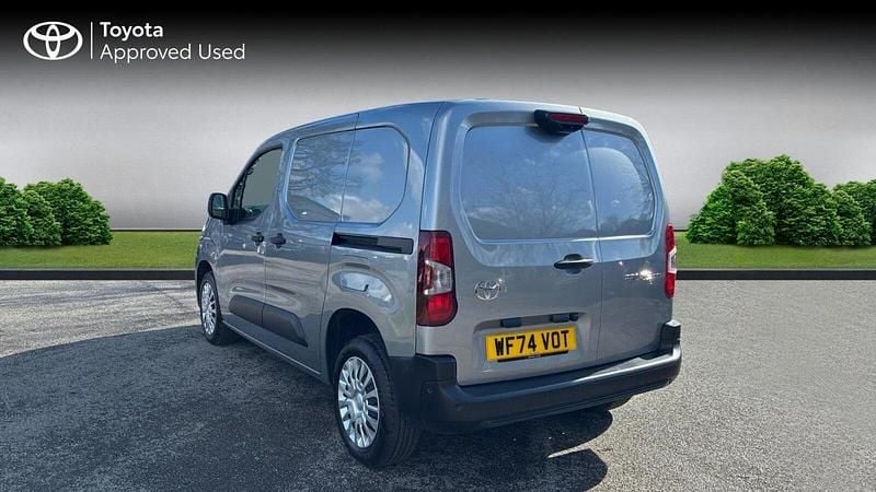 Used Toyota Proace City City 100 HP (73 kW) 2024 Silver shadow MPV