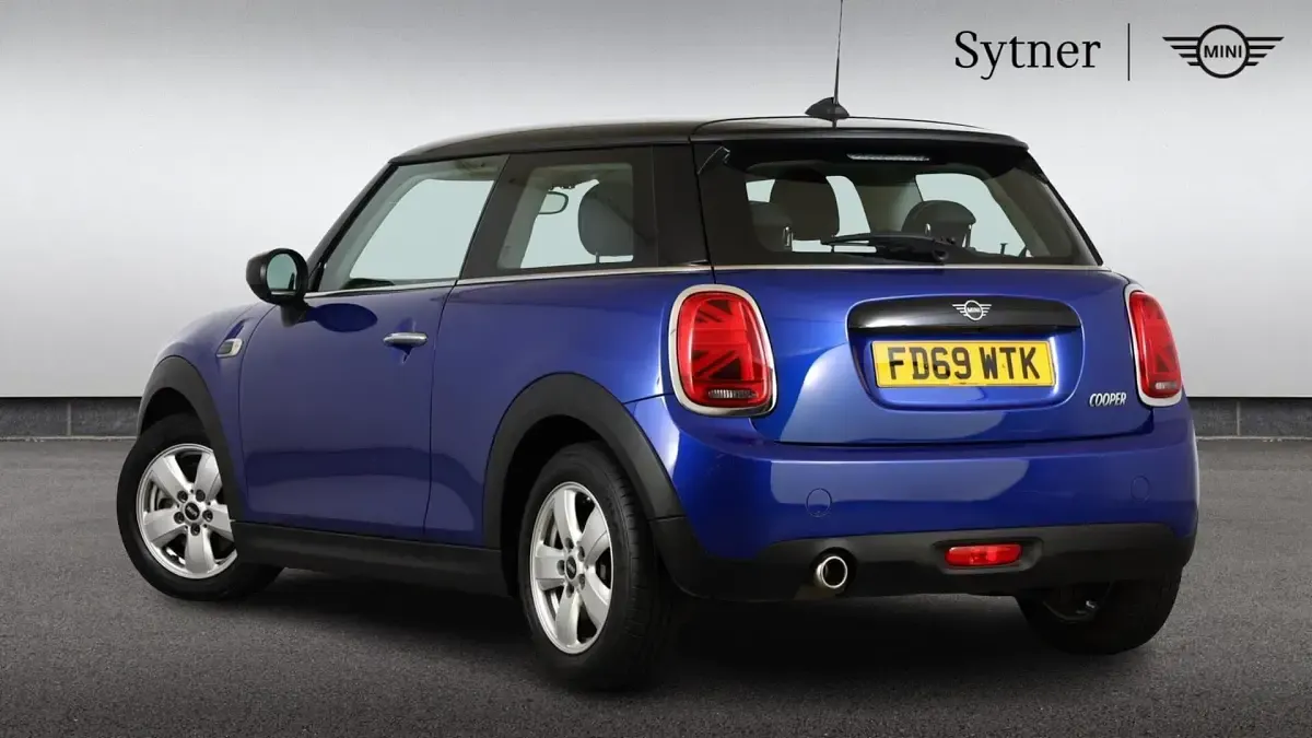 Usado Mini Cooper Classic 134 HP (98 kW) 2020 Azul Citadino