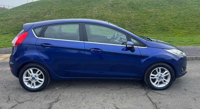 Used Ford Fiesta Zetec 75 HP (55 kW) 2015 Blue Hatchback