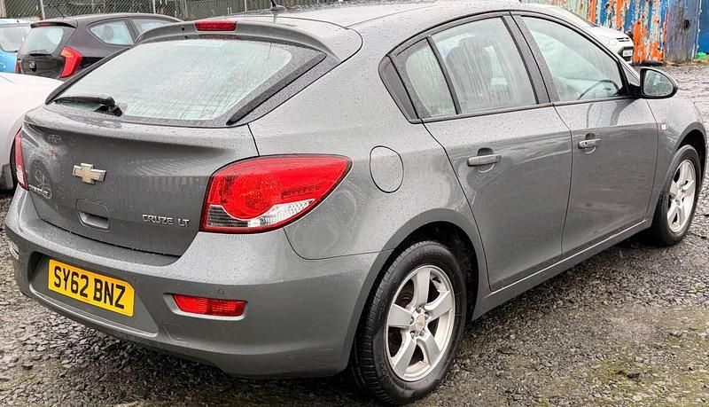 Begagnad Chevrolet Cruze LT 124 HK (91 kW) 2012 Grå Halvkombi