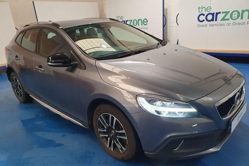 Used 2017 Volvo V40 CC Plus Estate | £7,299 (Fair price) - Image 1/1
