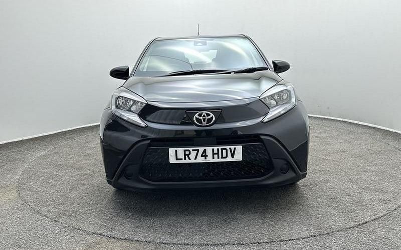 Used Toyota Aygo X PURE 72 HP (52 kW) 2024 Black metallic SUV