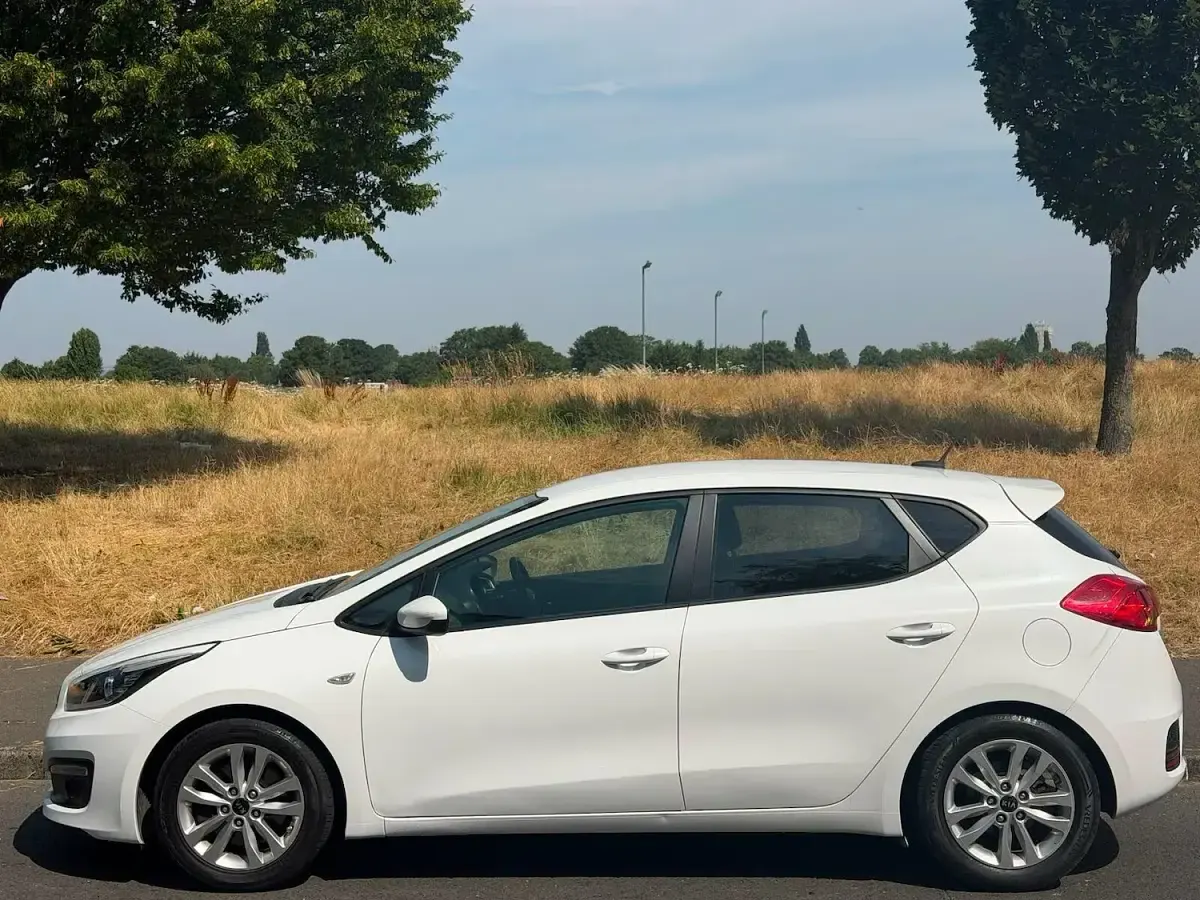 Used Kia Ceed 2016 White Hatchback